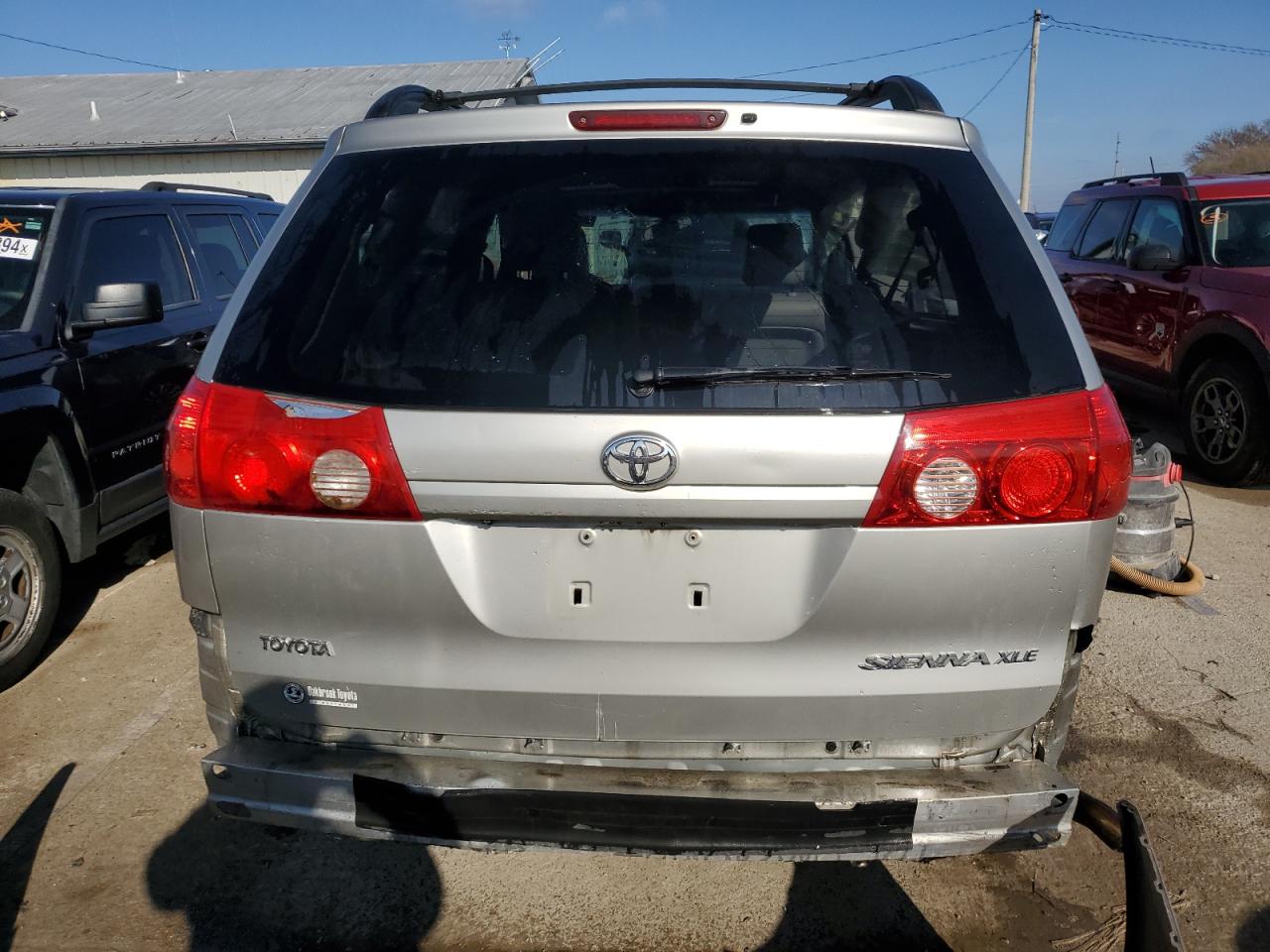 2010 Toyota Sienna - Image 6
