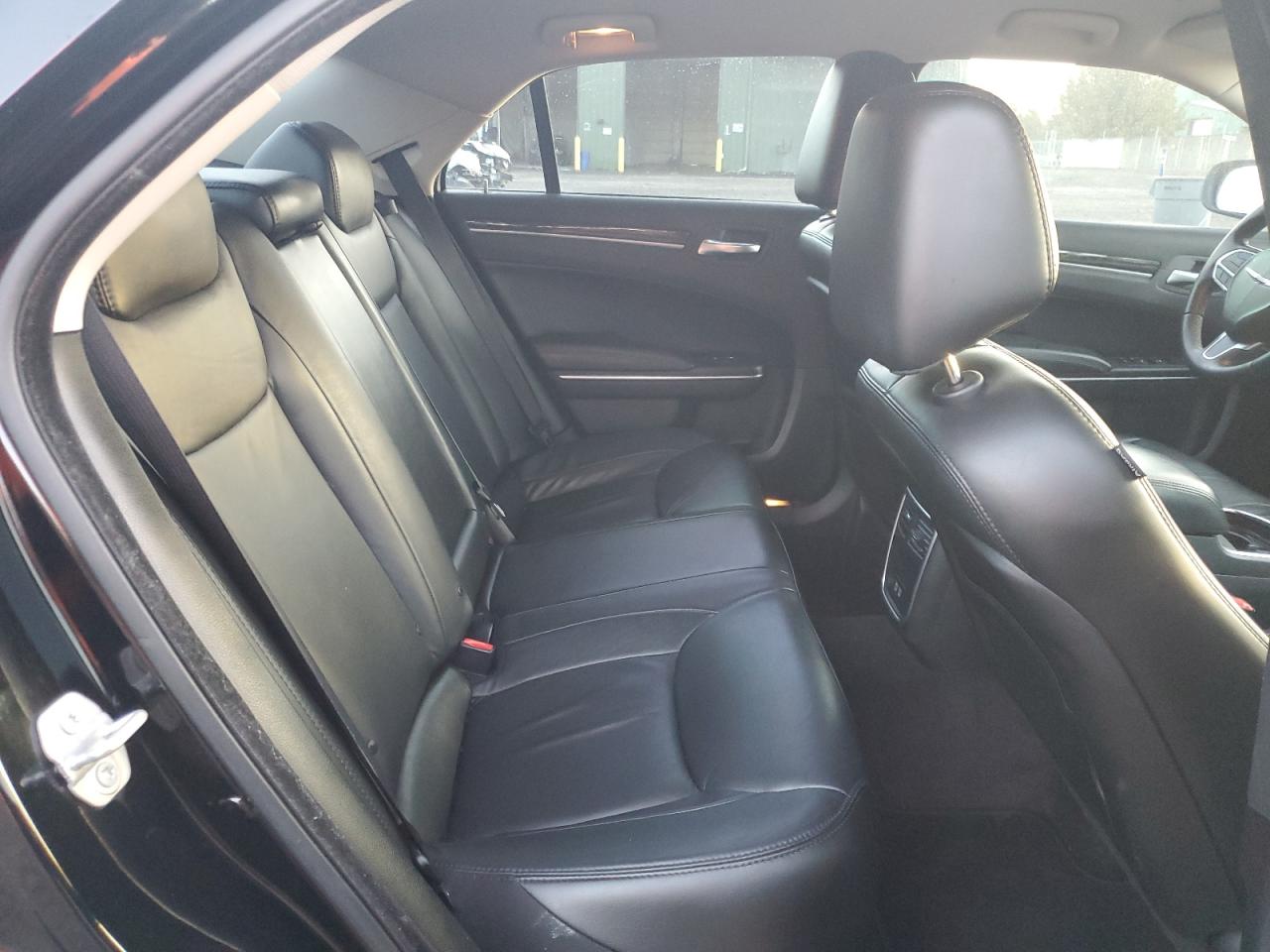 2017 Chrysler 300 - Image 10