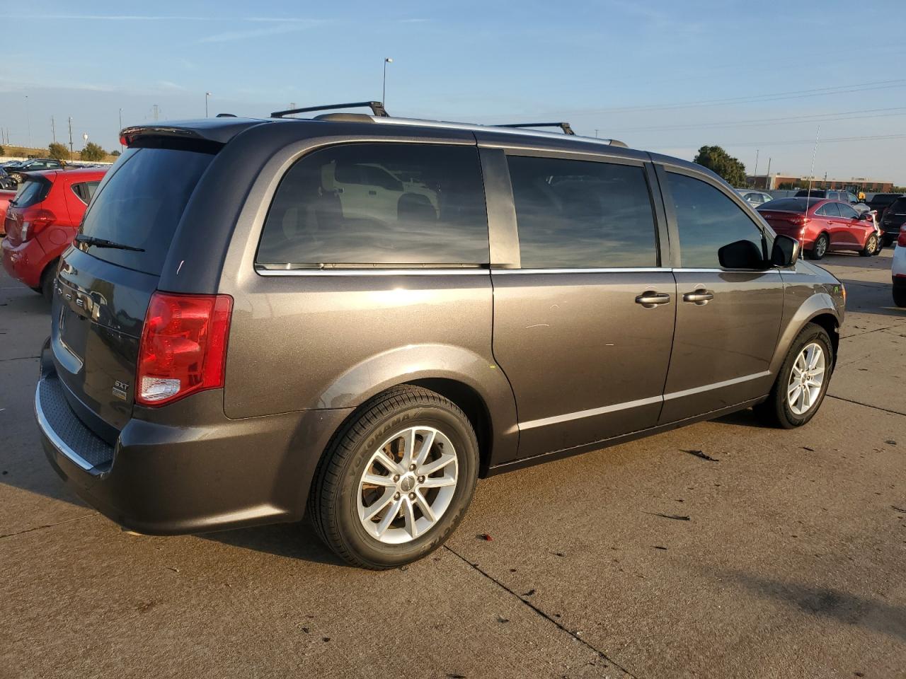 2019 Dodge Caravan - Image 3