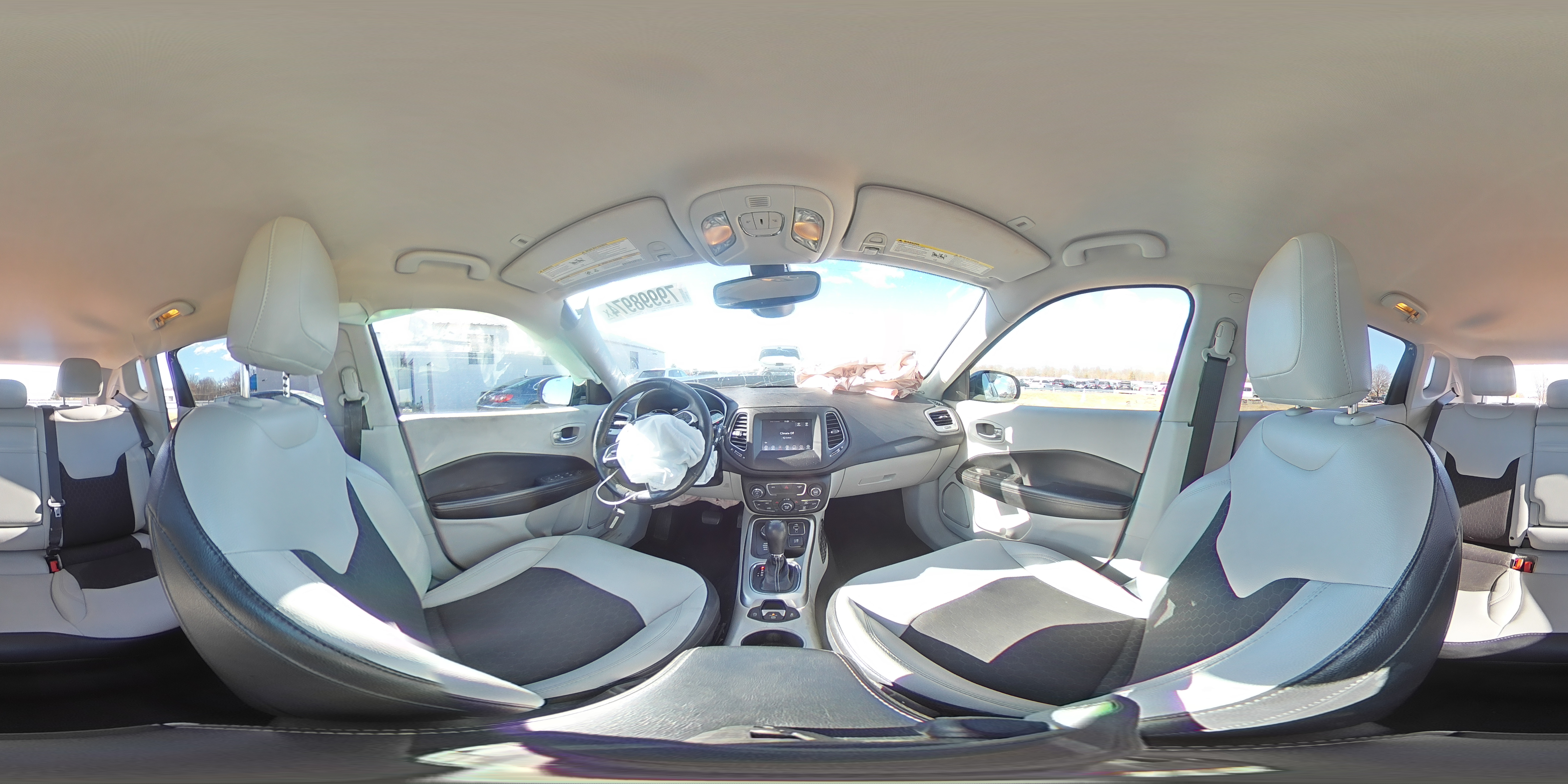 2018 Jeep Compass - Image 16