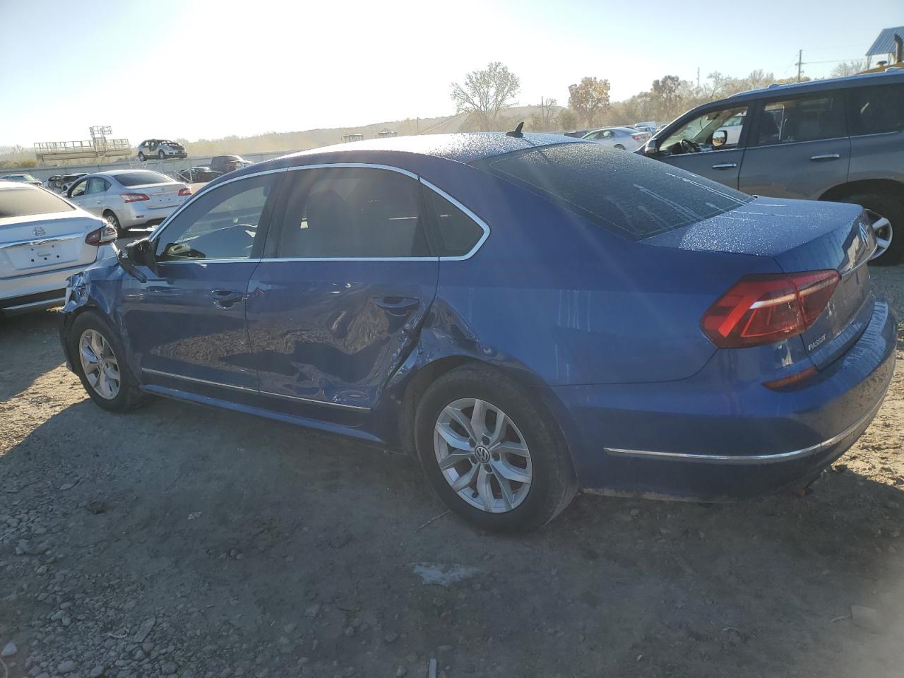 2017 Volkswagen Passat - Image 2