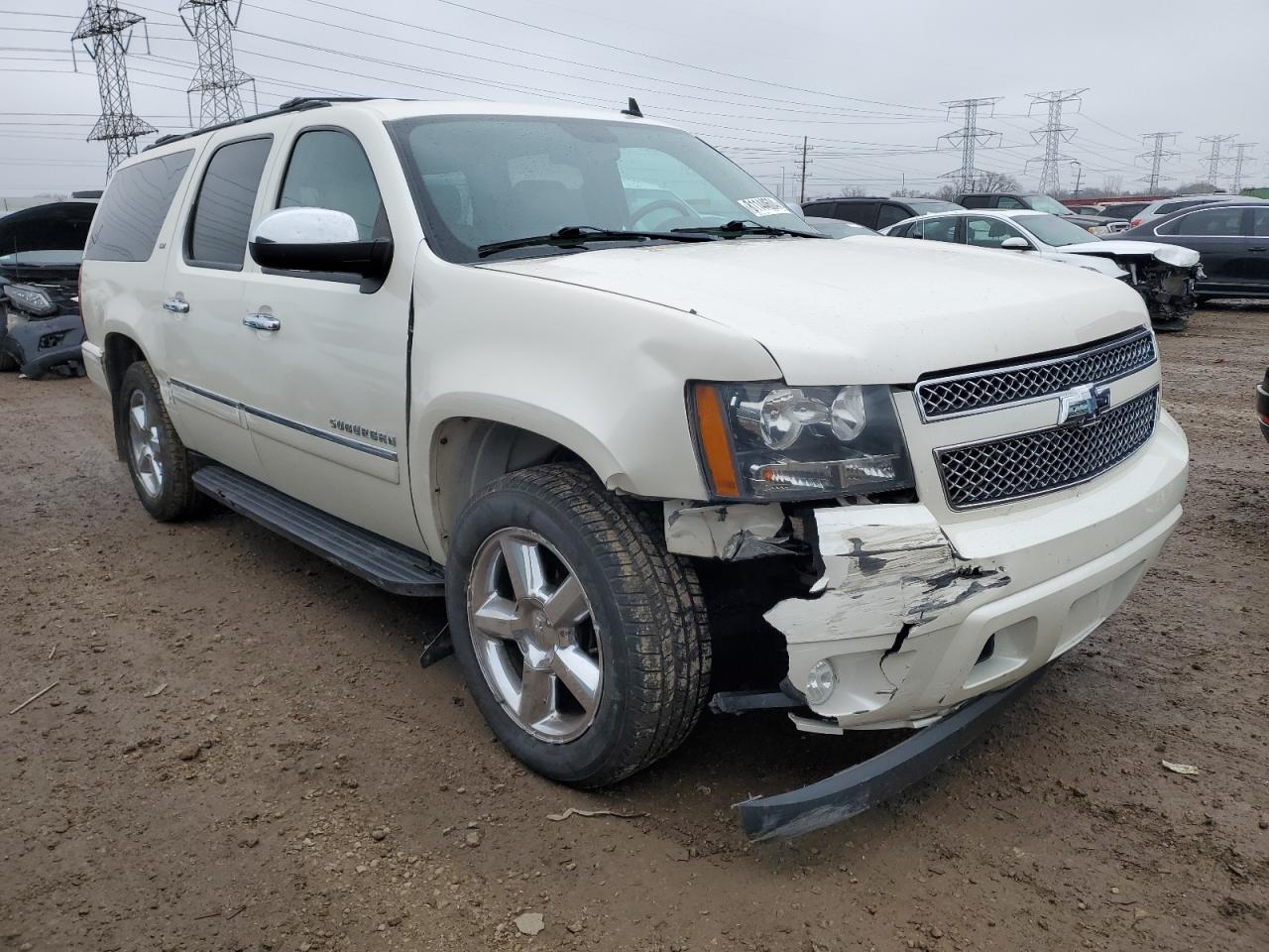 VIN 1GNSKKE74ER140227 2014 CHEVROLET SUBURBAN no.4