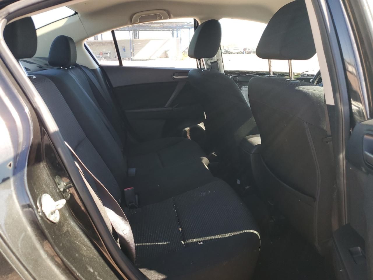 2013 Mazda 3 - Image 10