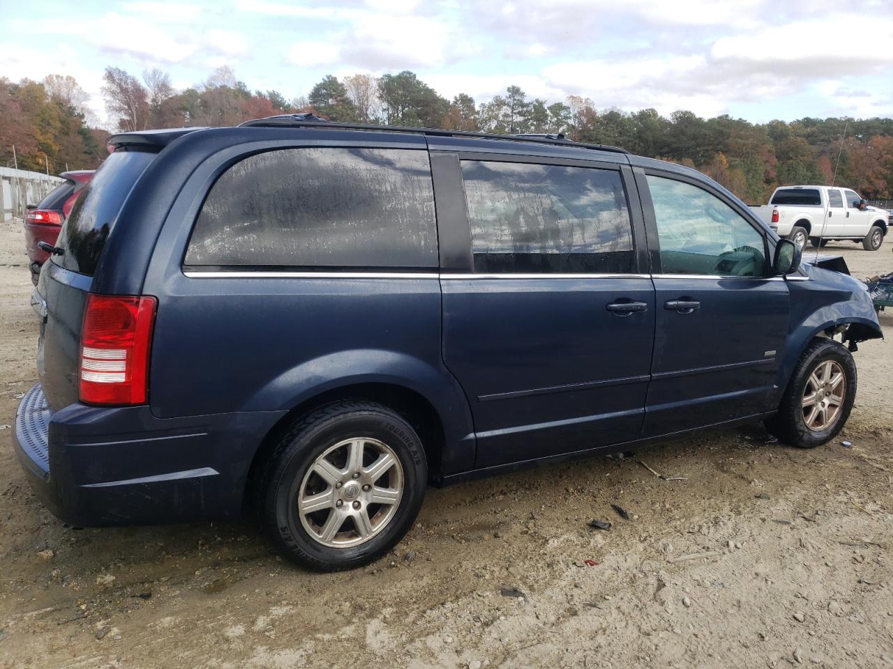 2008 Chrysler Town & Country - Image 3