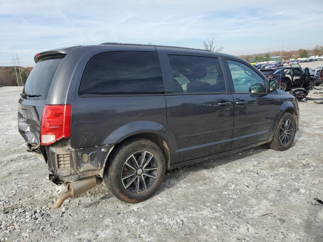 2017 Dodge Caravan - Image 3