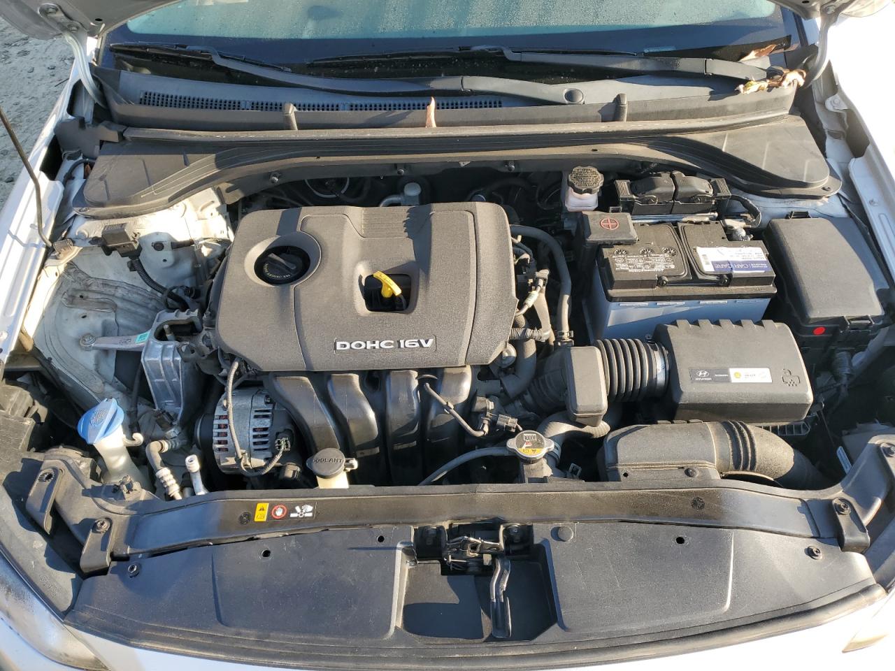 2017 Hyundai Elantra - Image 11