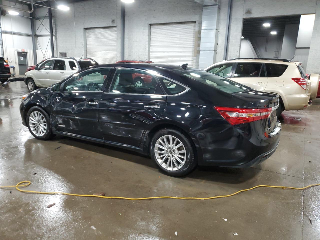 2016 Toyota Avalon - Image 2