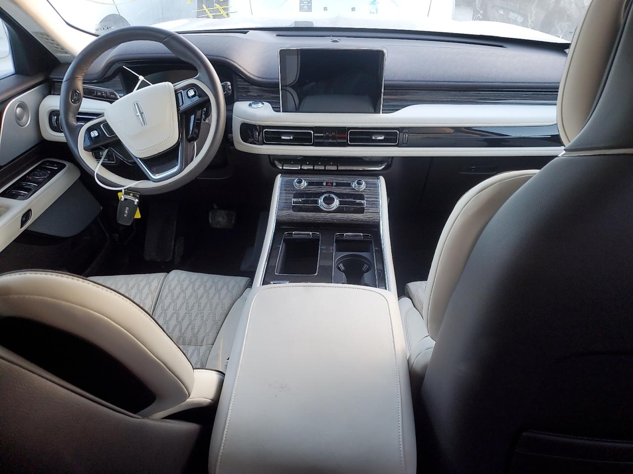 2020 Lincoln Aviator - Image 8