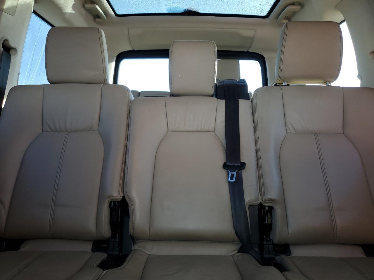 2016 Land Rover LR4 - Image 10