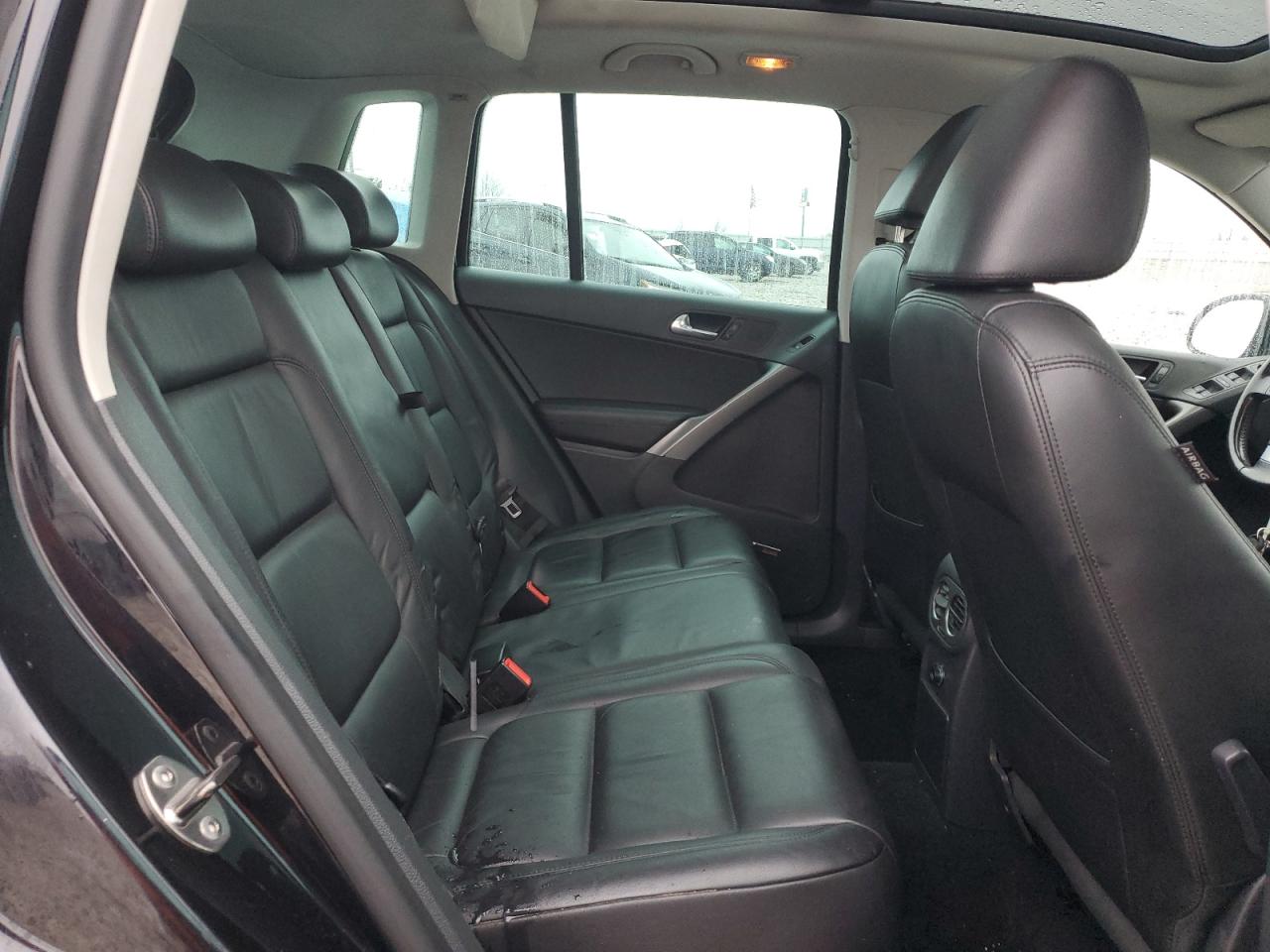 2009 Volkswagen Tiguan - Image 11