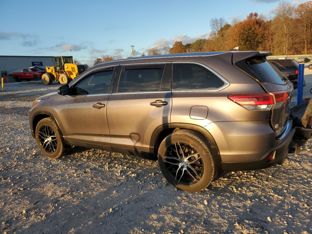 2019 Toyota Highlander - Image 2
