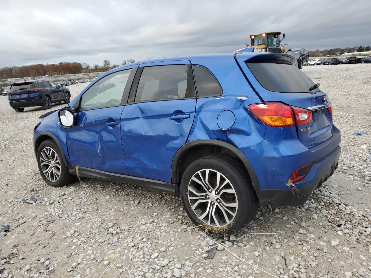 2018 Mitsubishi Outlander - Image 2
