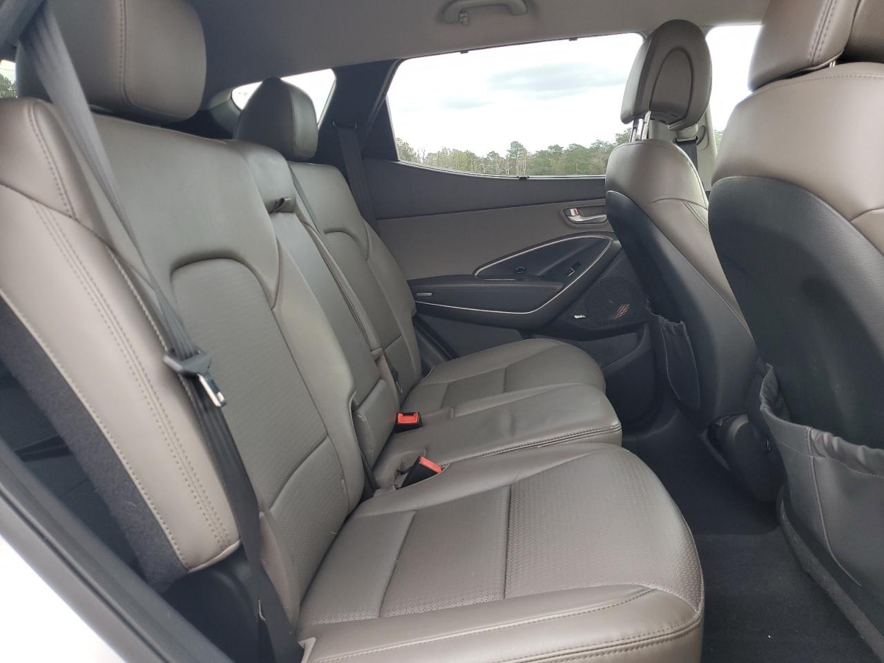 2014 Hyundai Santa Fe - Image 12