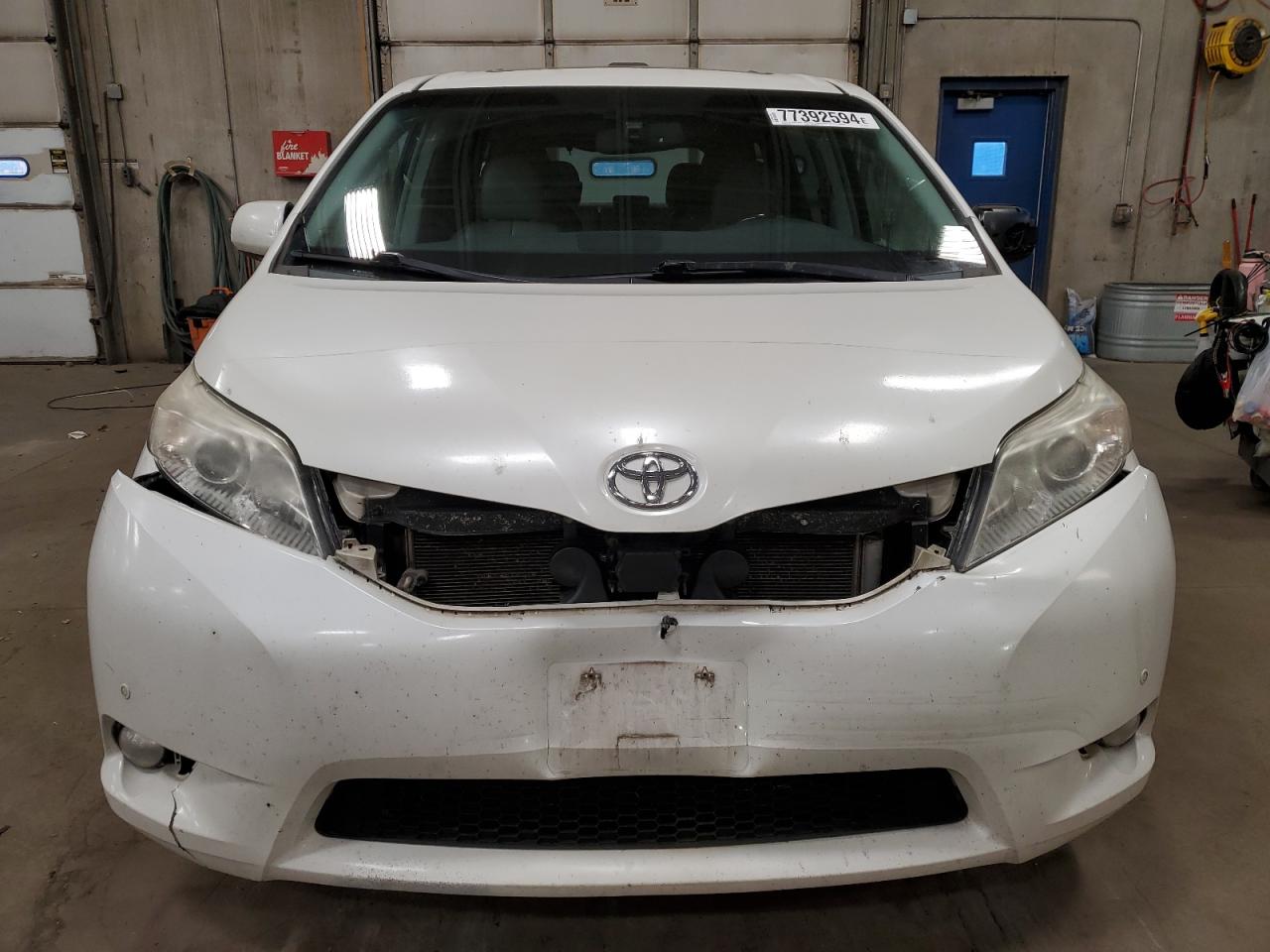 2011 Toyota Sienna - Image 5