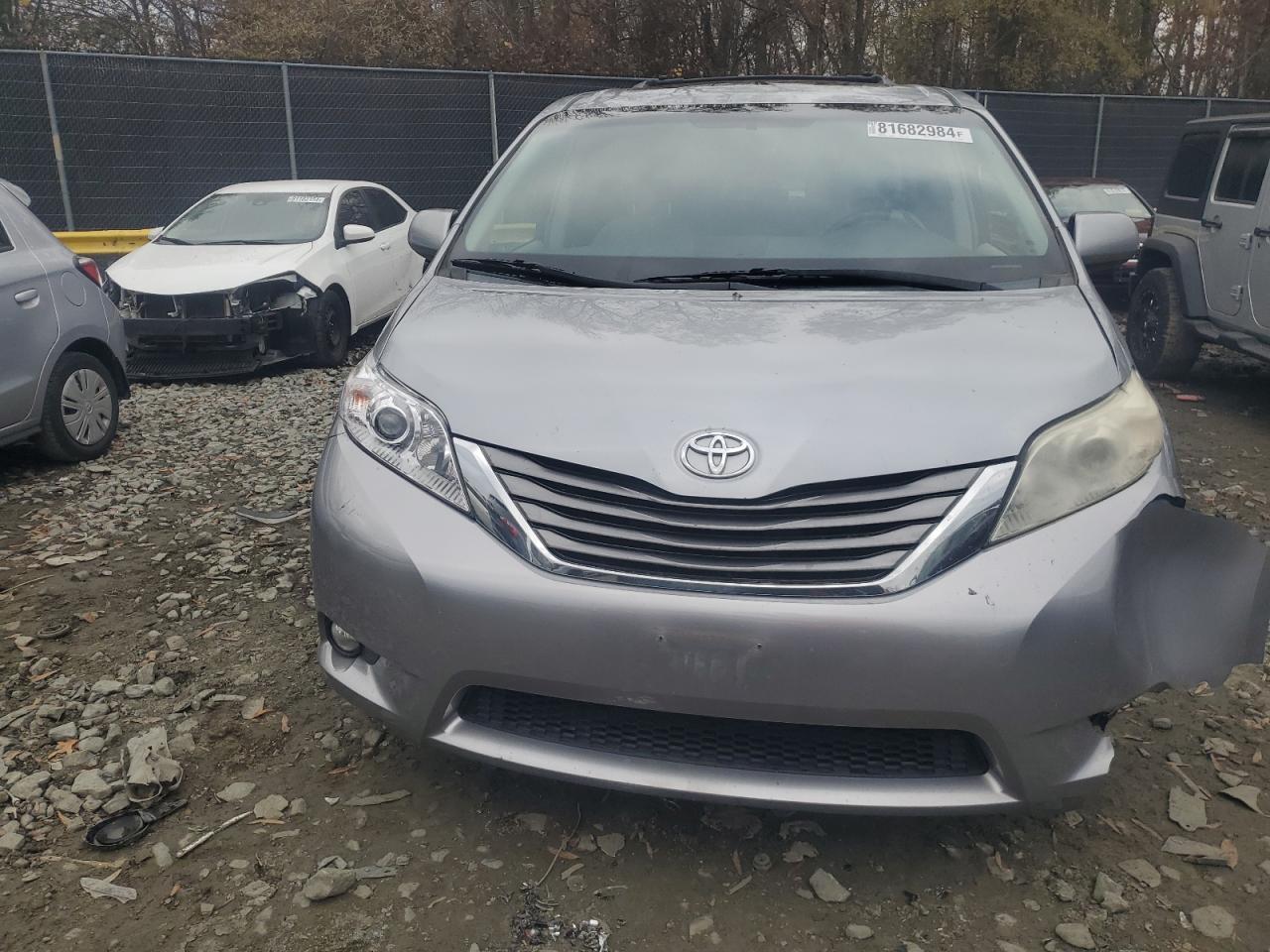 2012 Toyota Sienna - Image 5