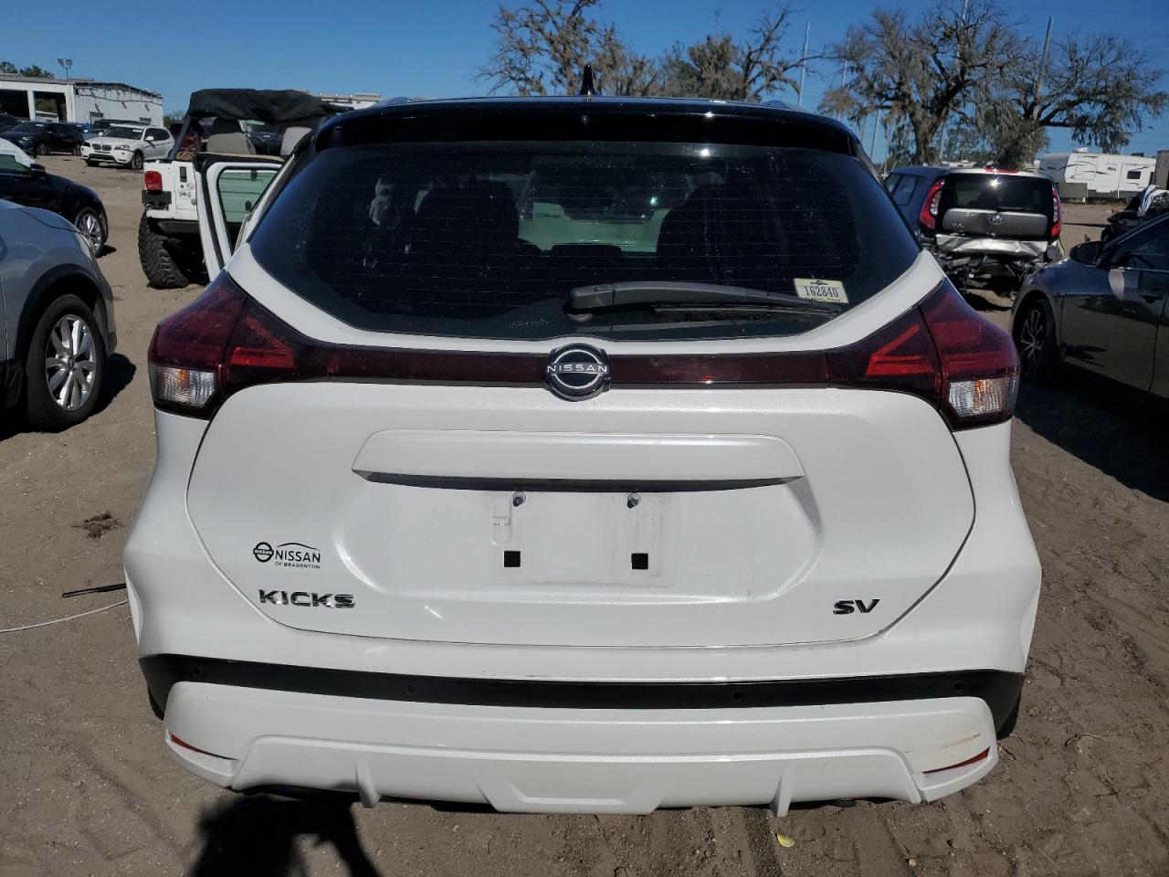 2022 Nissan Kicks - Image 6