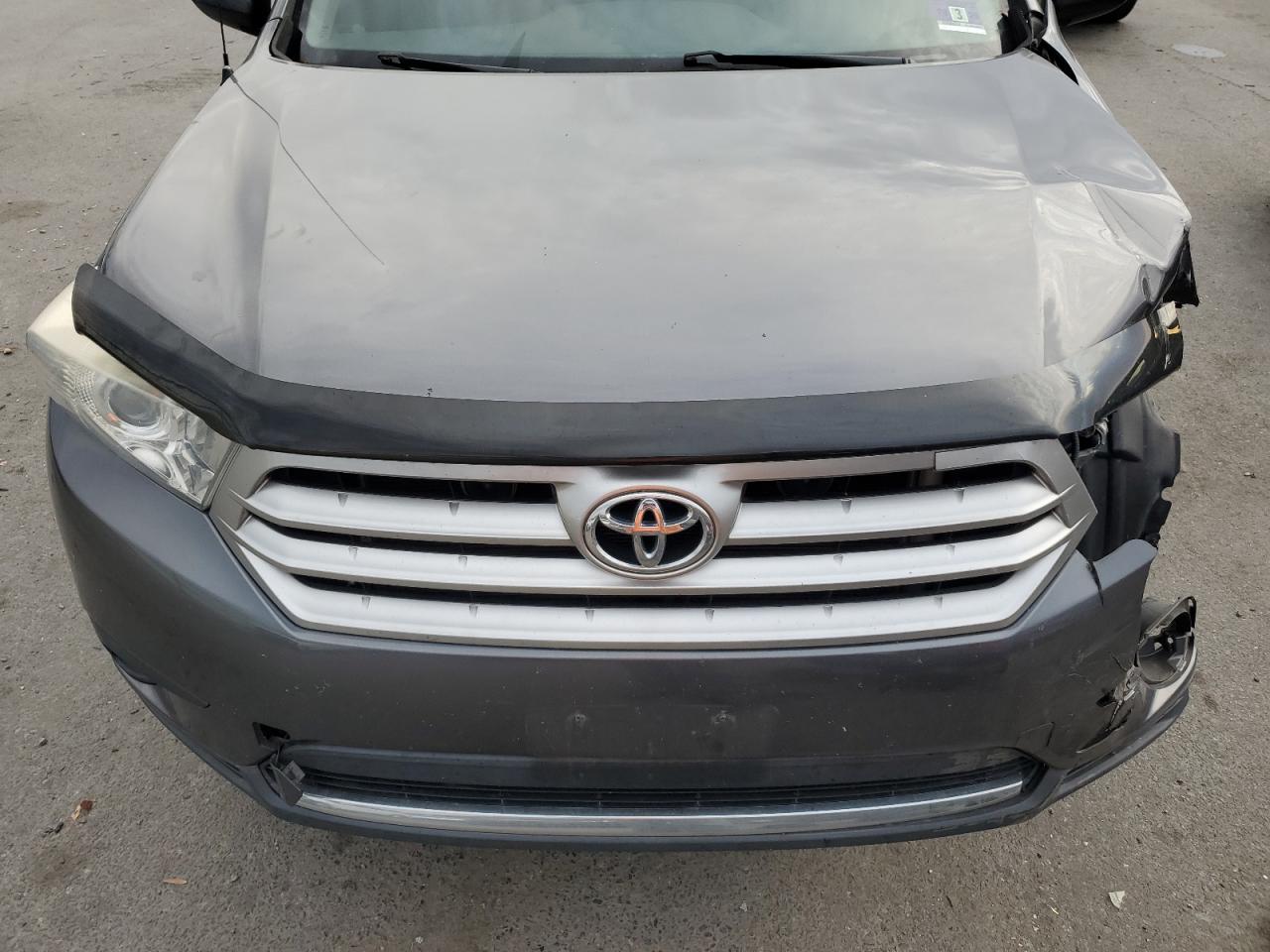 2011 Toyota Highlander - Image 12