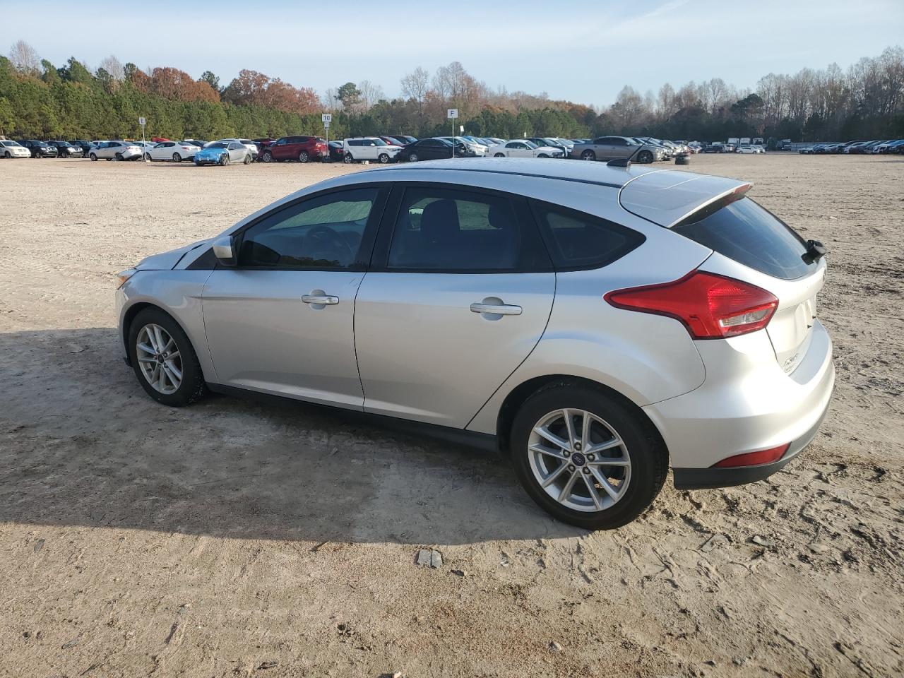 2018 Ford Focus Se VIN: 1FADP3K2XJL227621 Lot: 81431294