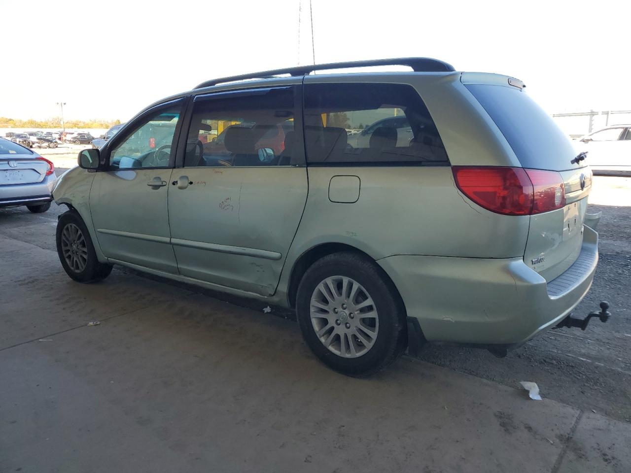 2006 Toyota Sienna - Image 2