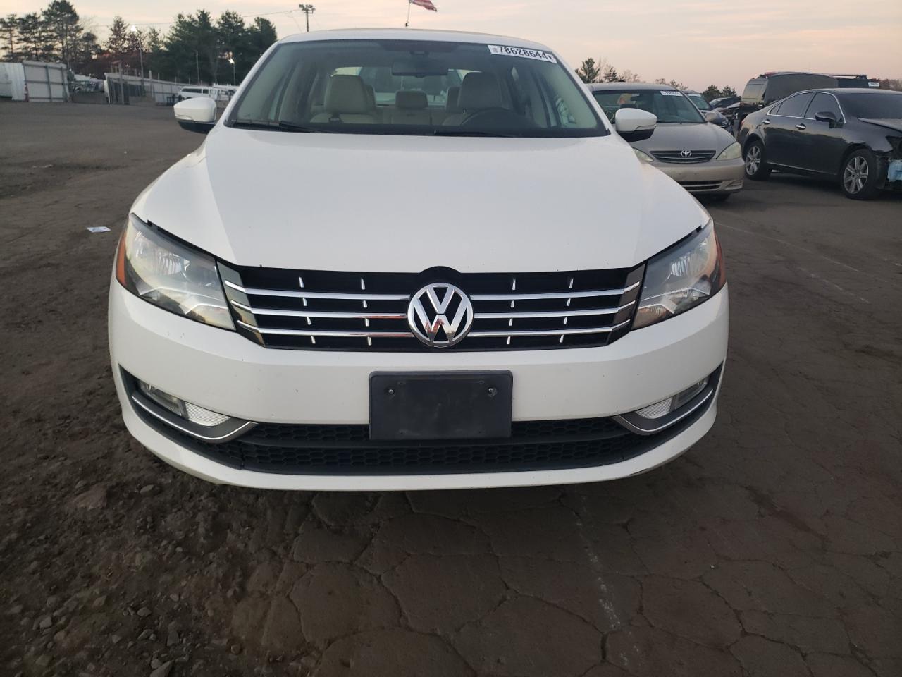 2014 Volkswagen Passat - Image 5