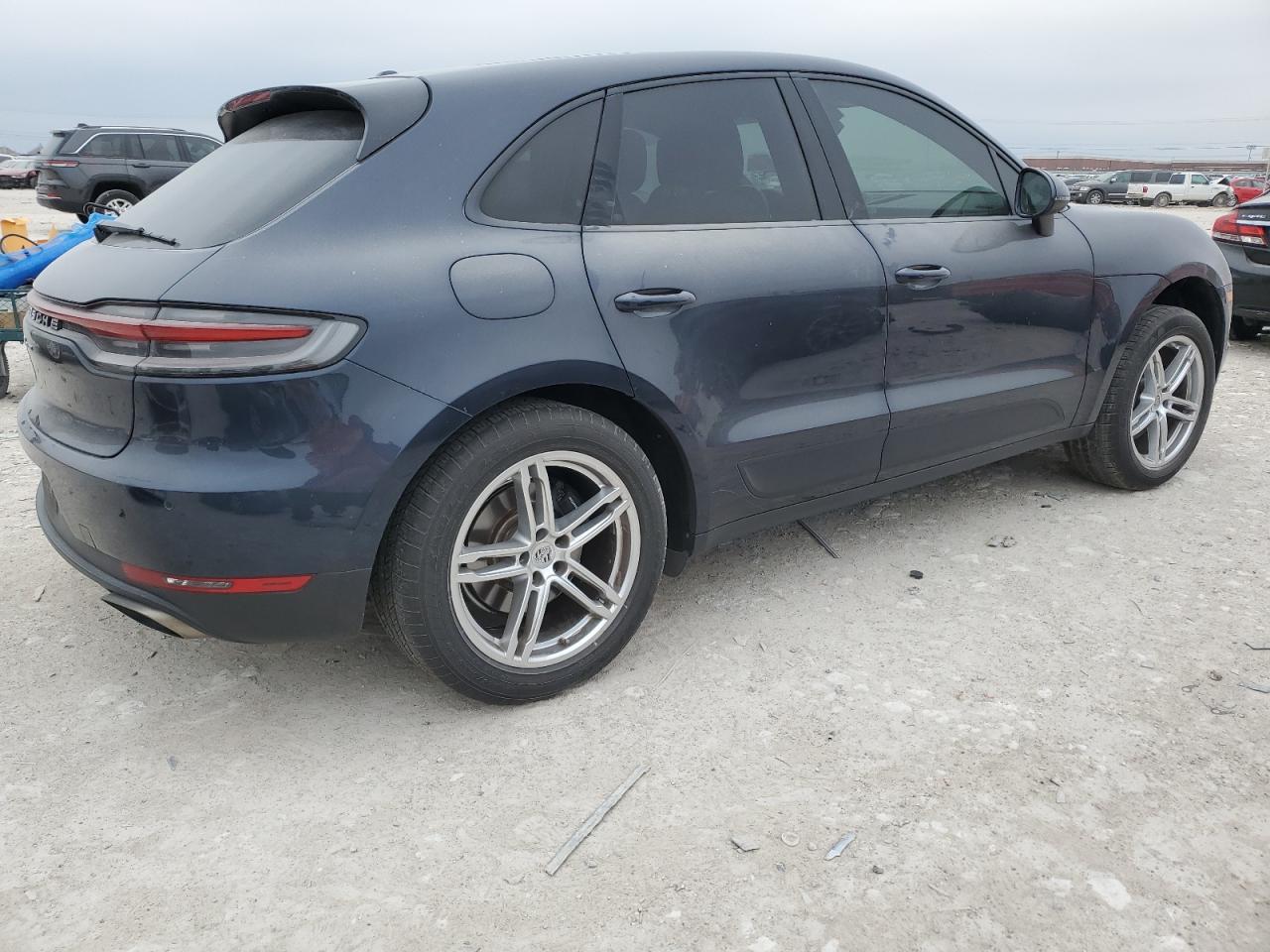 VIN WP1AA2A52LLB01551 2020 PORSCHE MACAN no.3