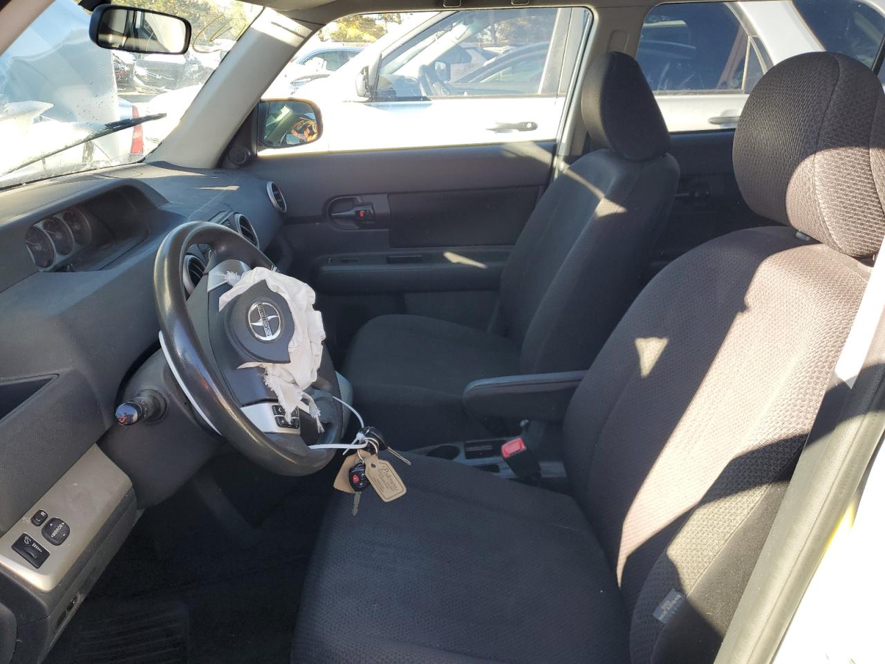 2010 Scion xB - Image 7