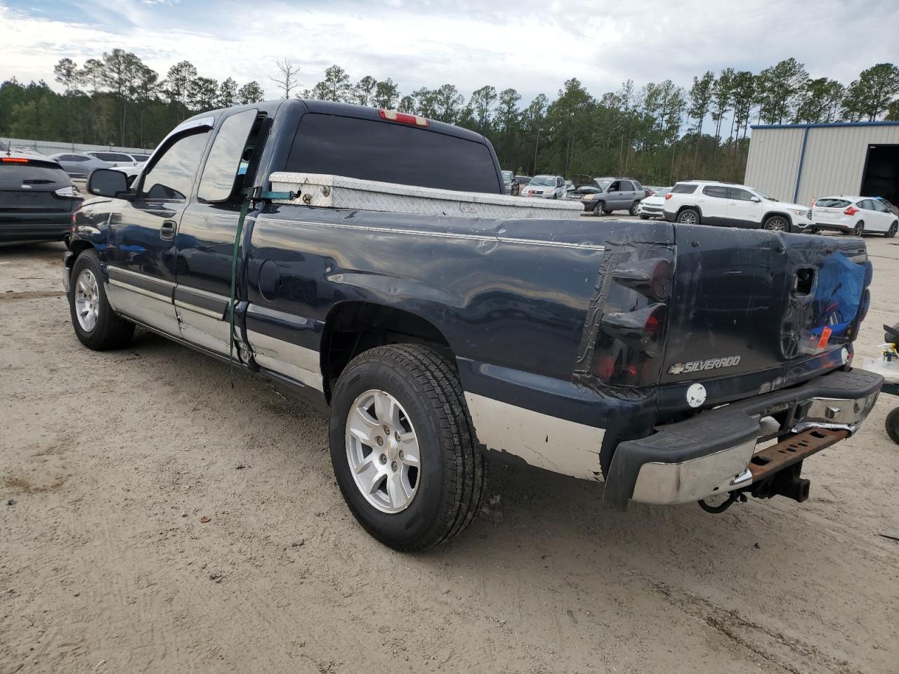 2007 Chevrolet Silverado - Image 2