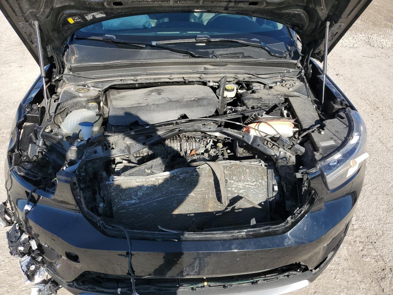 2022 Volvo XC40 - Image 12