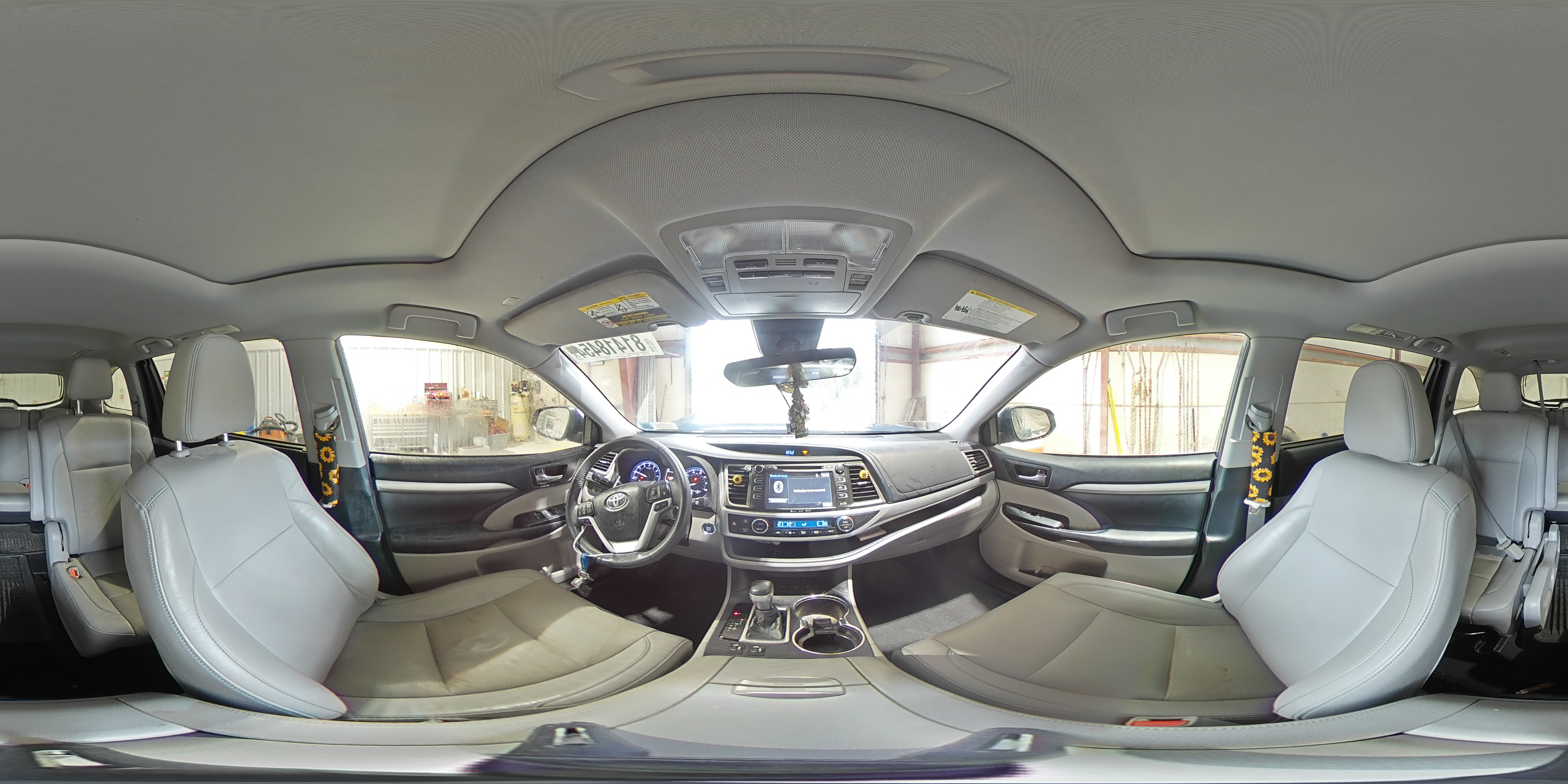 2019 Toyota Highlander - Image 13