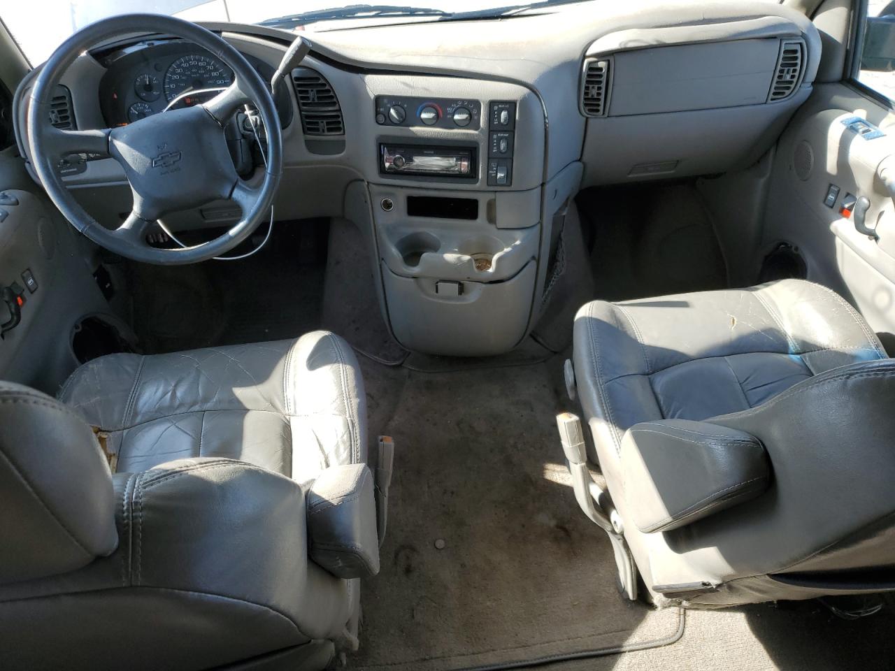 2002 Chevrolet Astro - Image 8