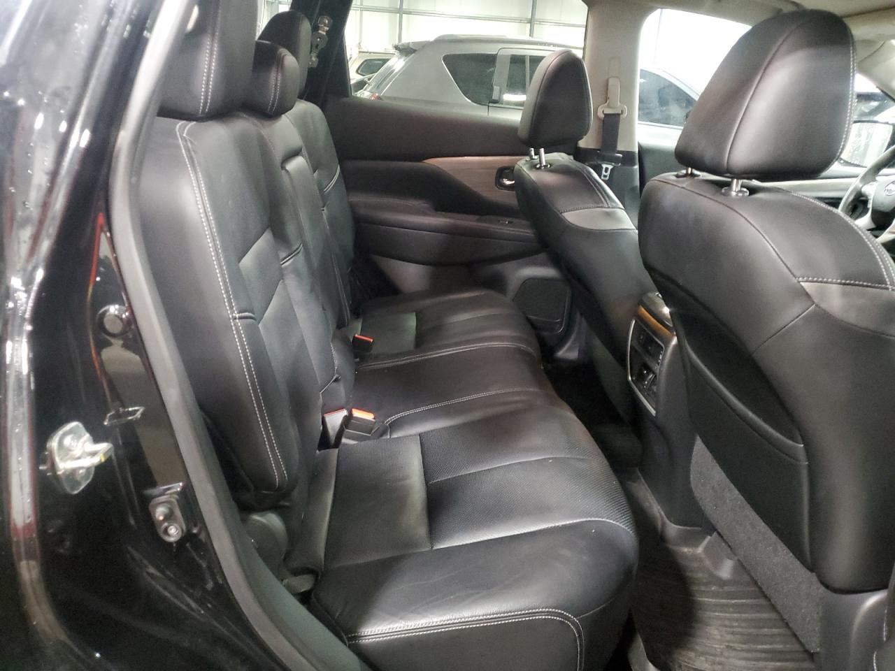 2015 Nissan Murano - Image 11