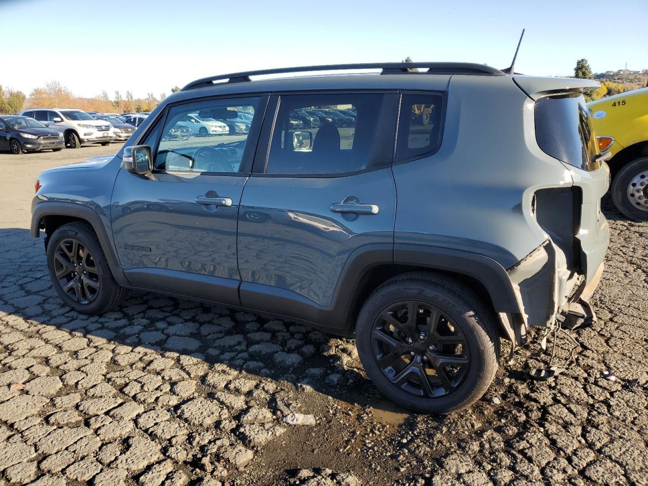 VIN ZACCJABH8JPH87570 2018 JEEP RENEGADE no.2