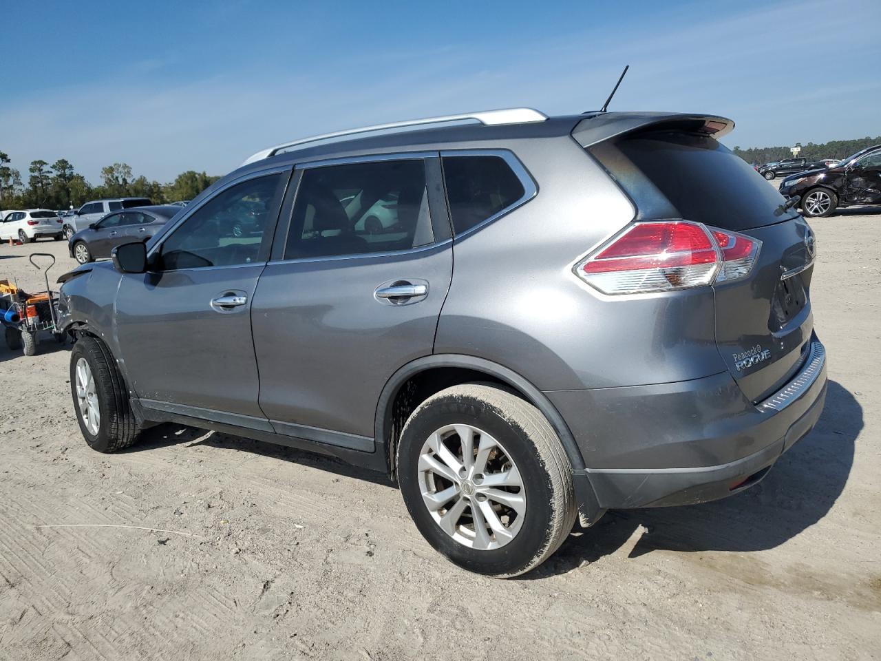 2016 Nissan Rogue - Image 2