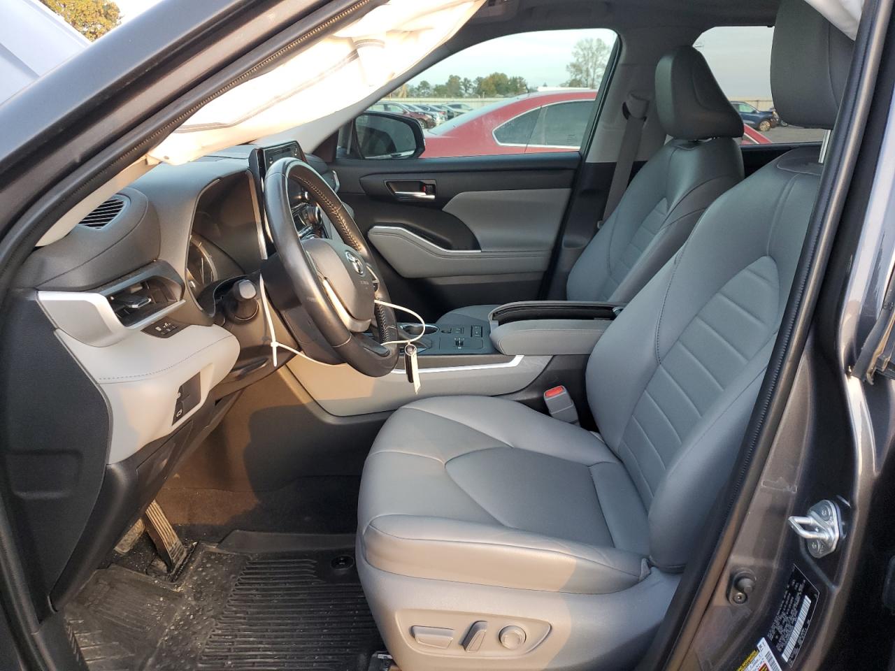 2022 Toyota Highlander - Image 7