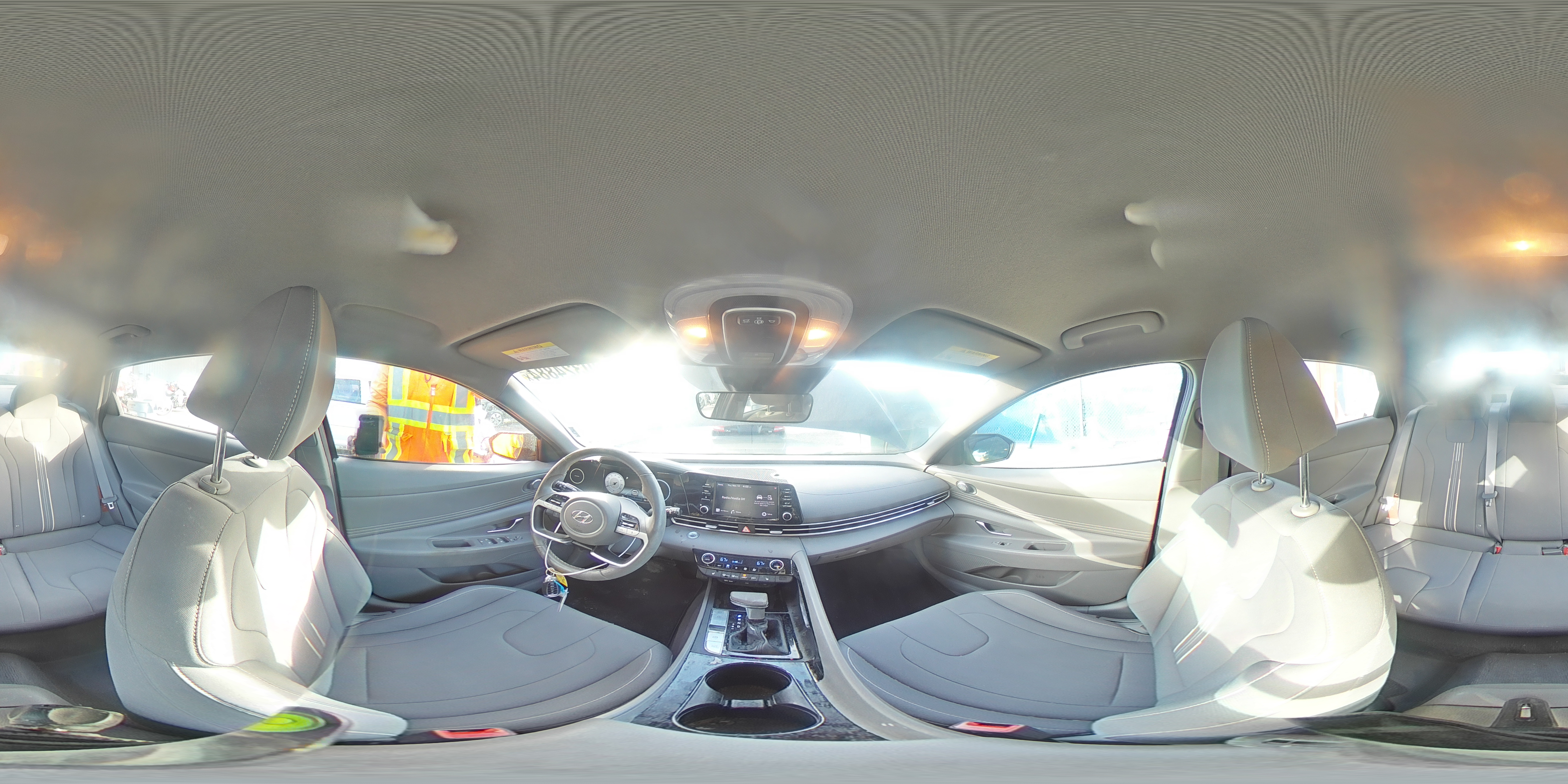 2022 Hyundai Elantra - Image 15
