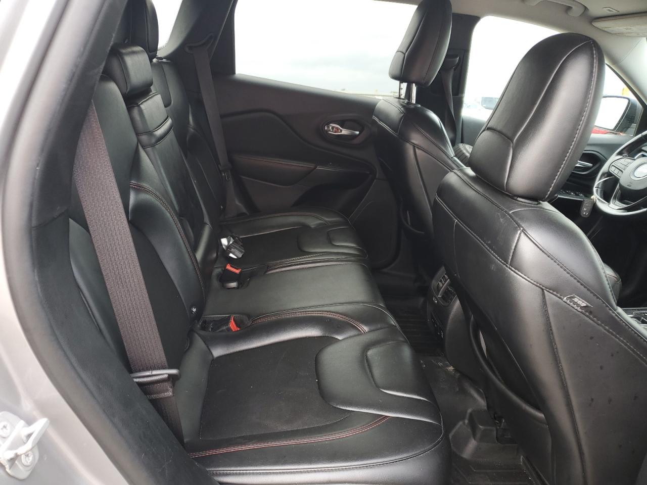 2019 Jeep Cherokee - Image 10