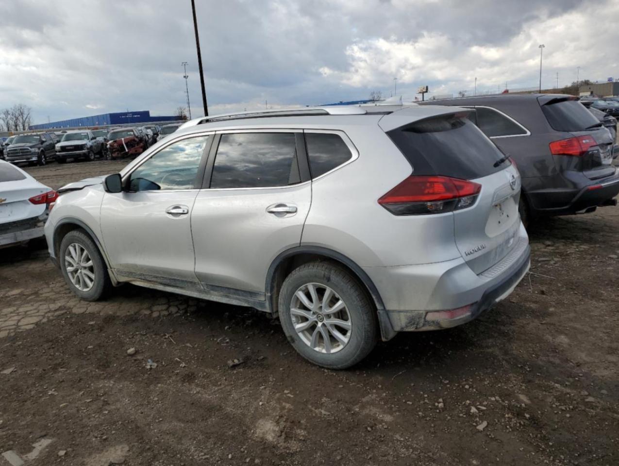2020 Nissan Rogue - Image 2