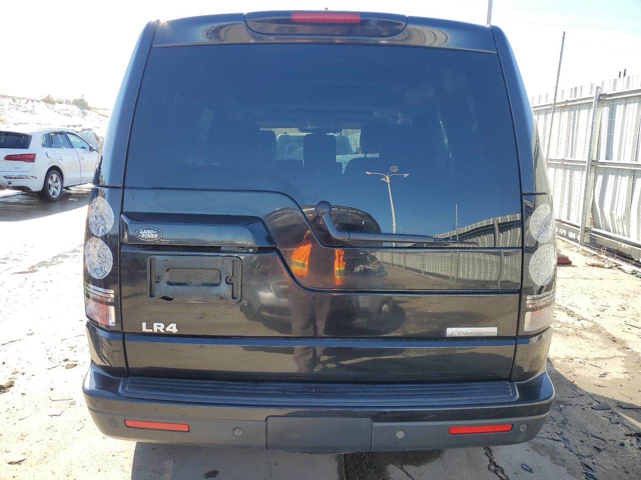 2016 Land Rover LR4 - Image 6