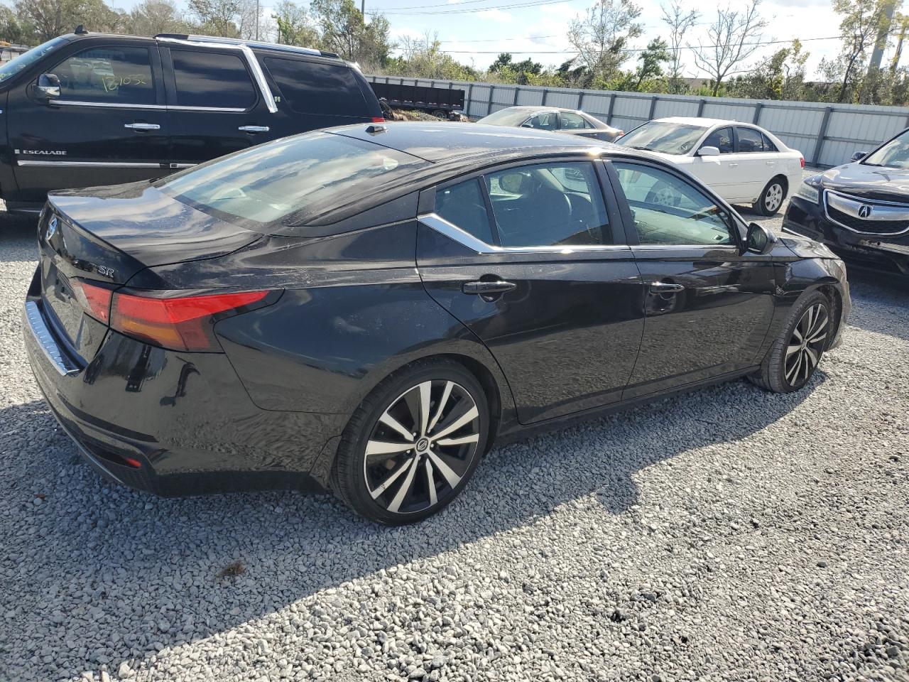 2021 Nissan Altima - Image 3