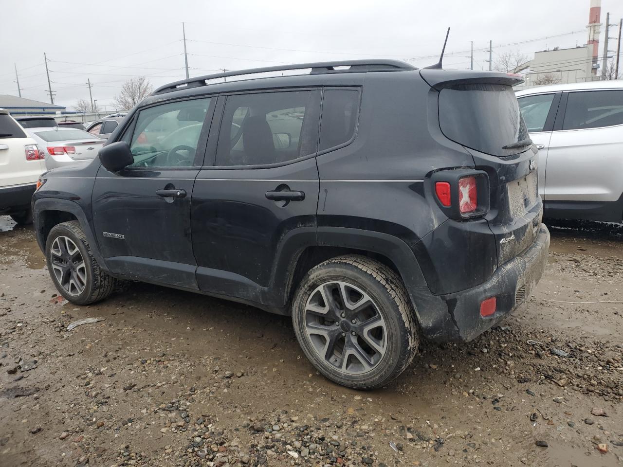 VIN ZACCJBBB0JPJ38182 2018 JEEP RENEGADE no.2