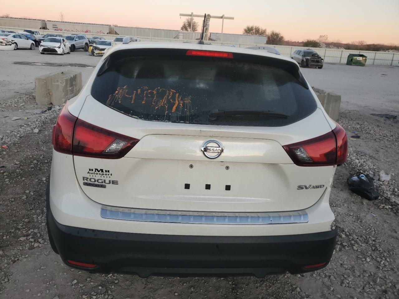 2017 Nissan Rogue - Image 6