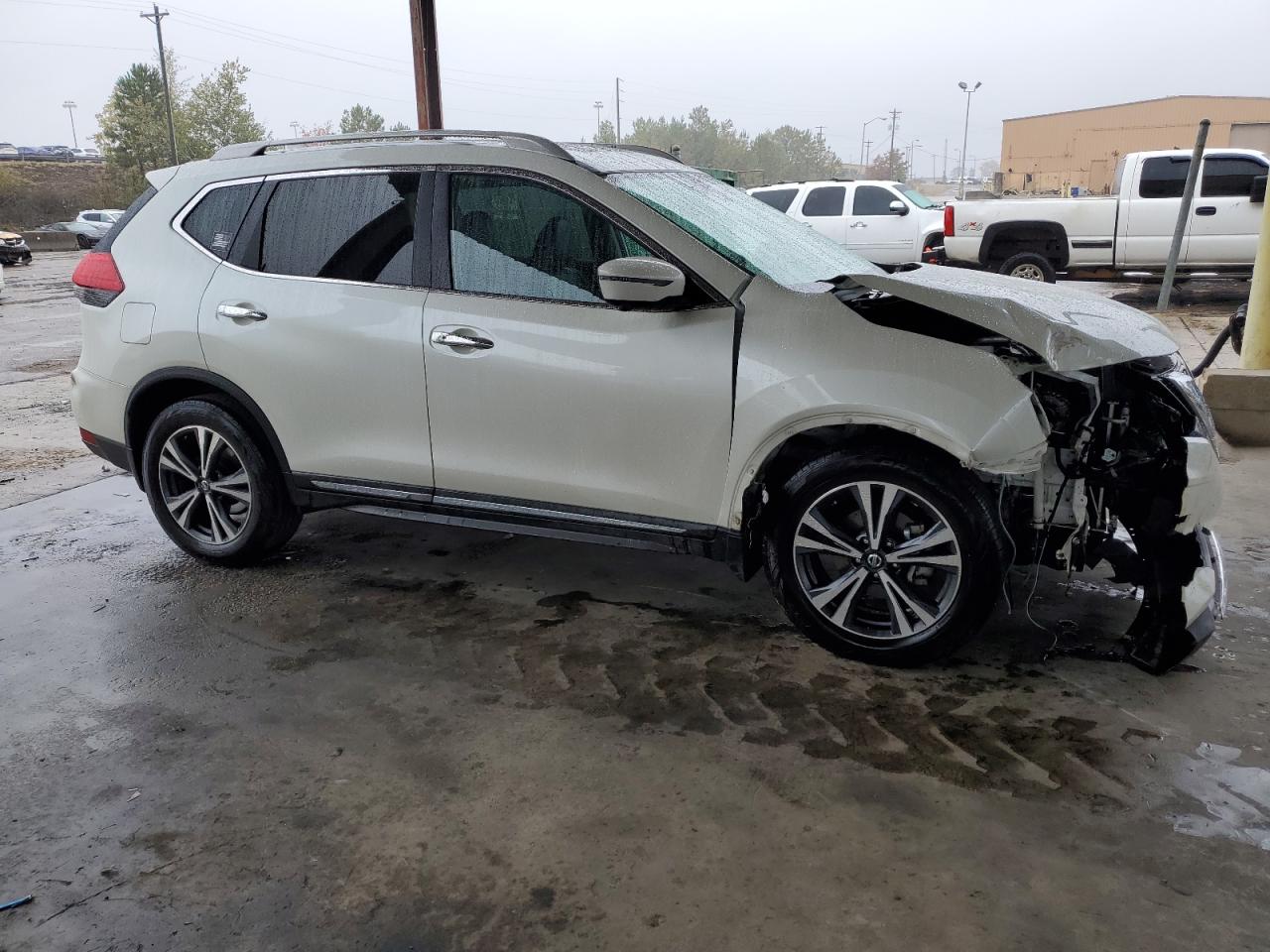 2017 Nissan Rogue - Image 4