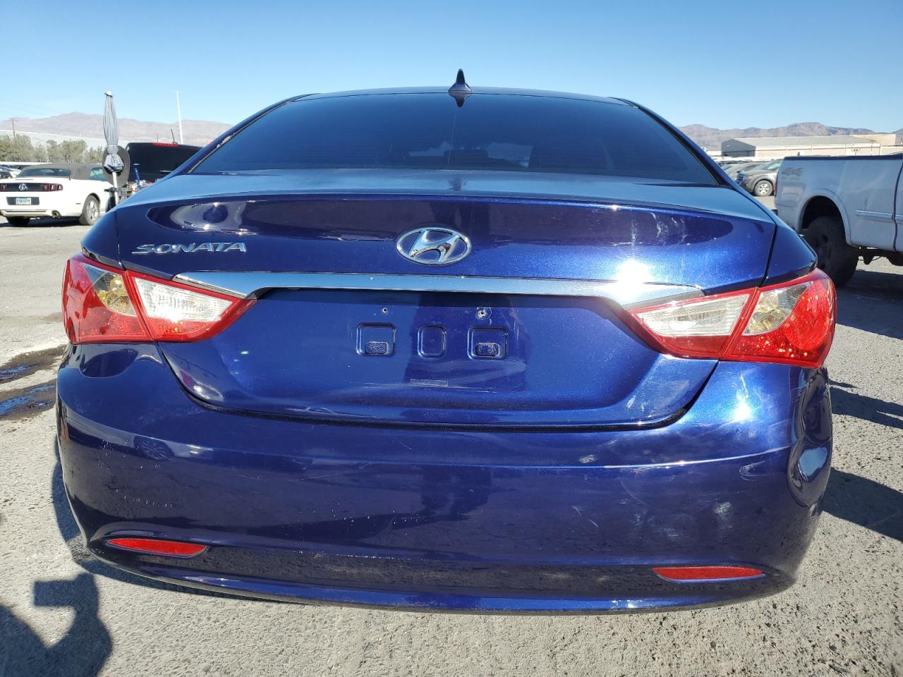 2011 Hyundai Sonata - Image 6