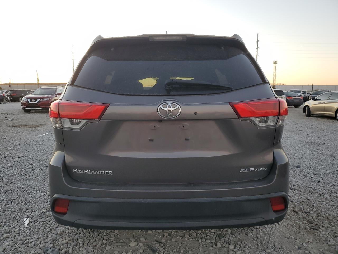 2018 Toyota Highlander - Image 6