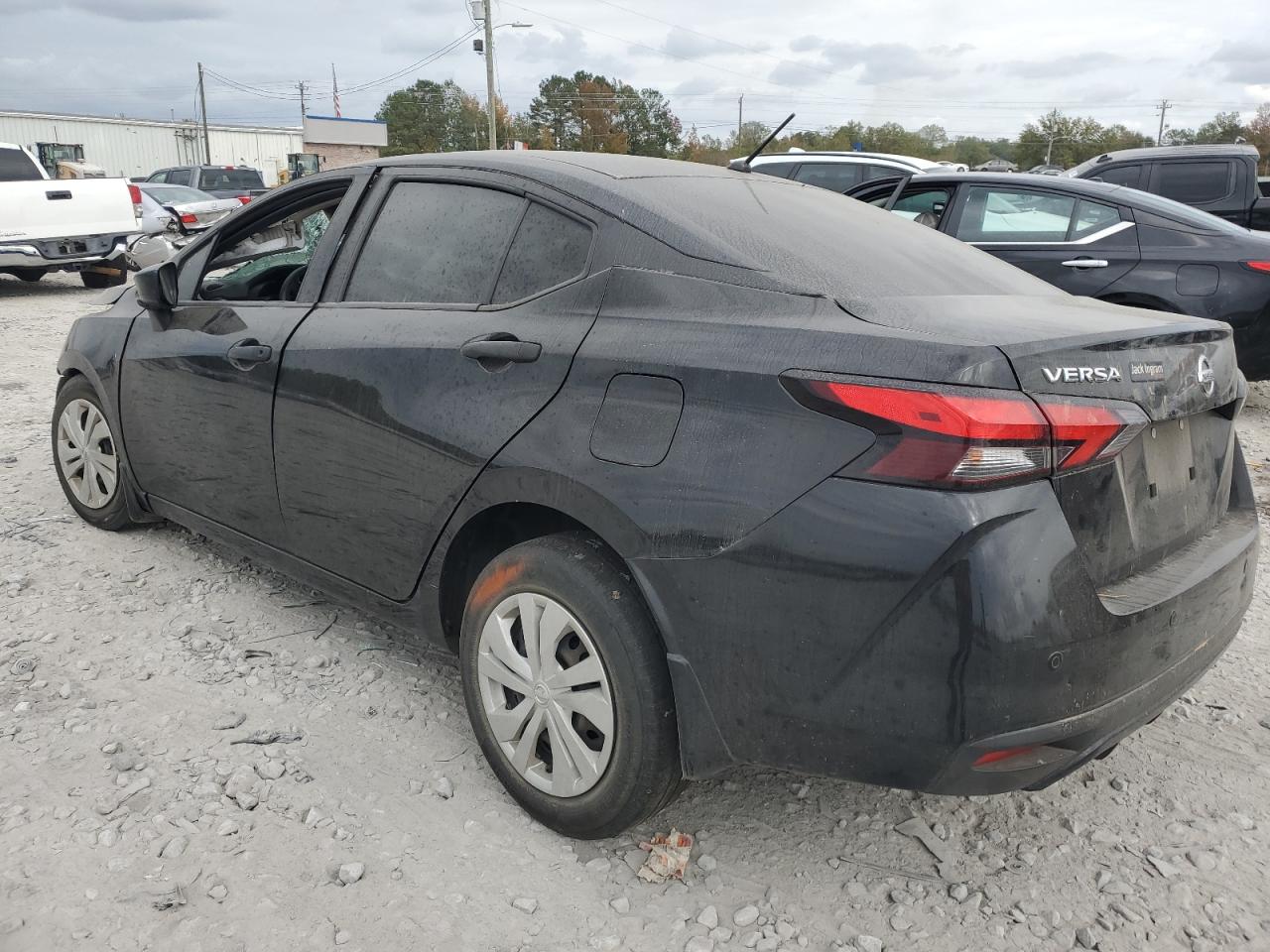 2021 Nissan Versa - Image 2