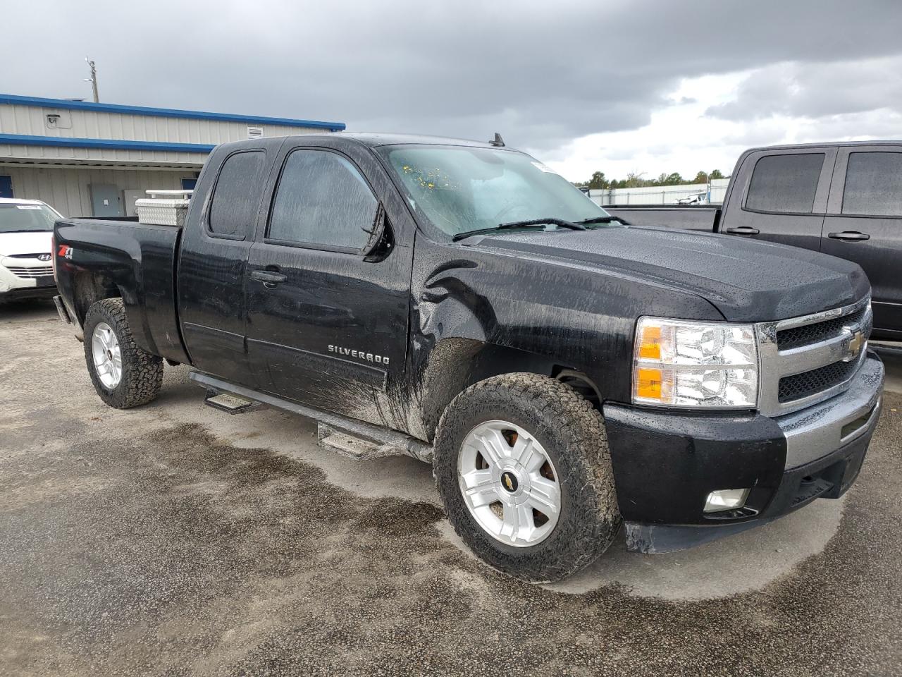 2011 Chevrolet Silverado - Image 4