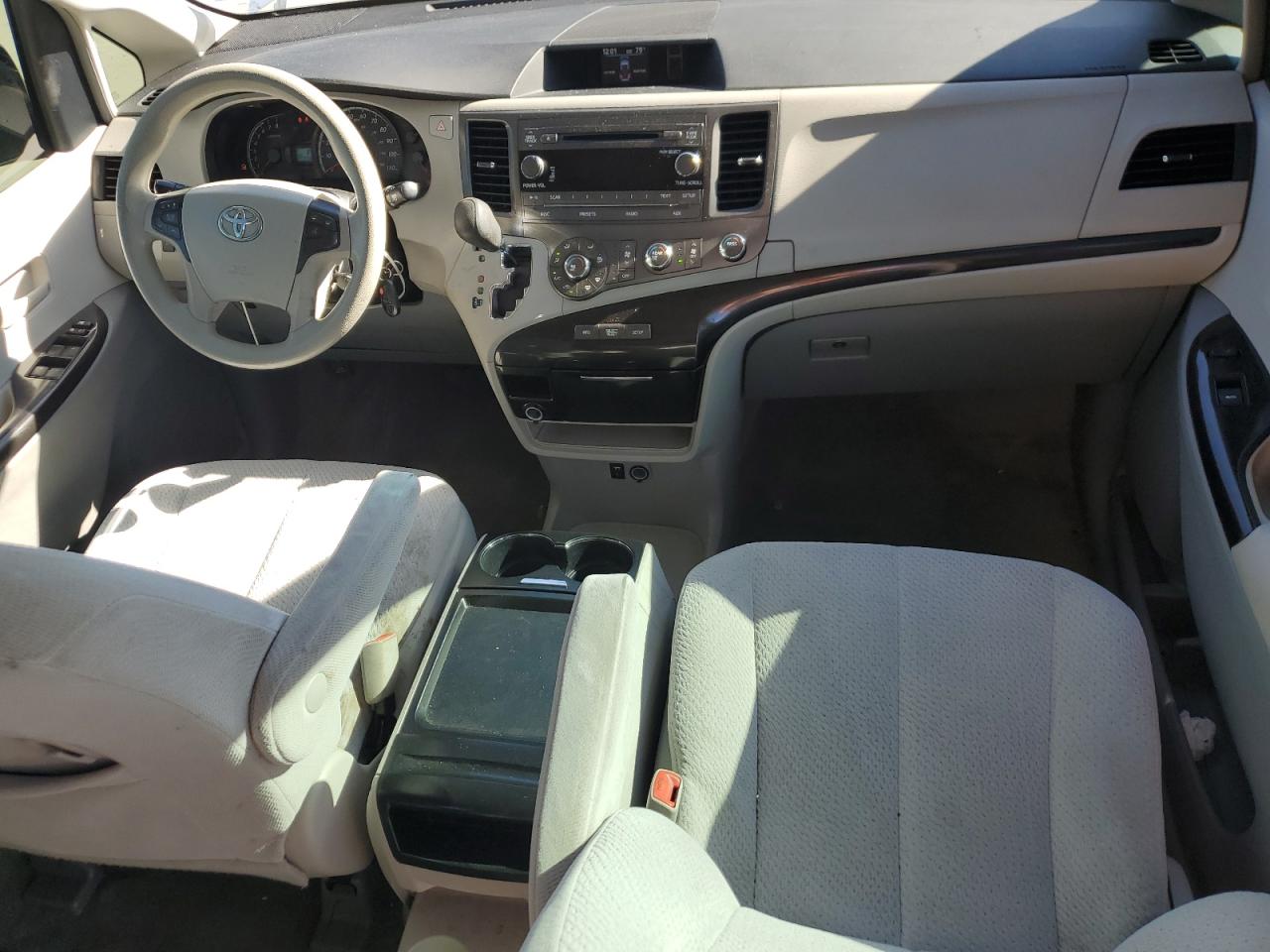 2011 Toyota Sienna - Image 8