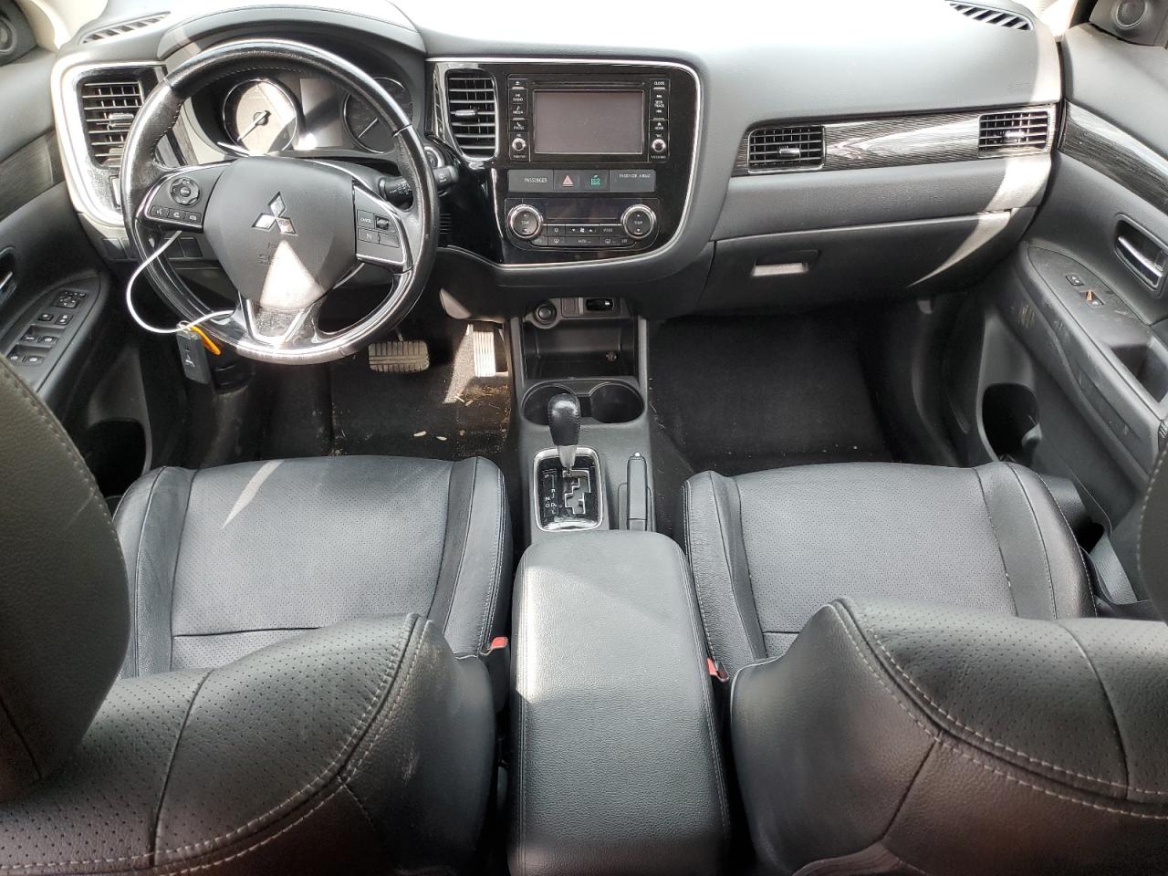 2016 Mitsubishi Outlander - Image 8