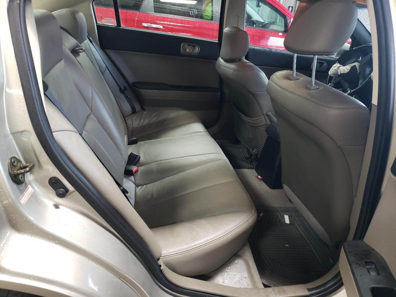 2005 Mitsubishi Galant - Image 10