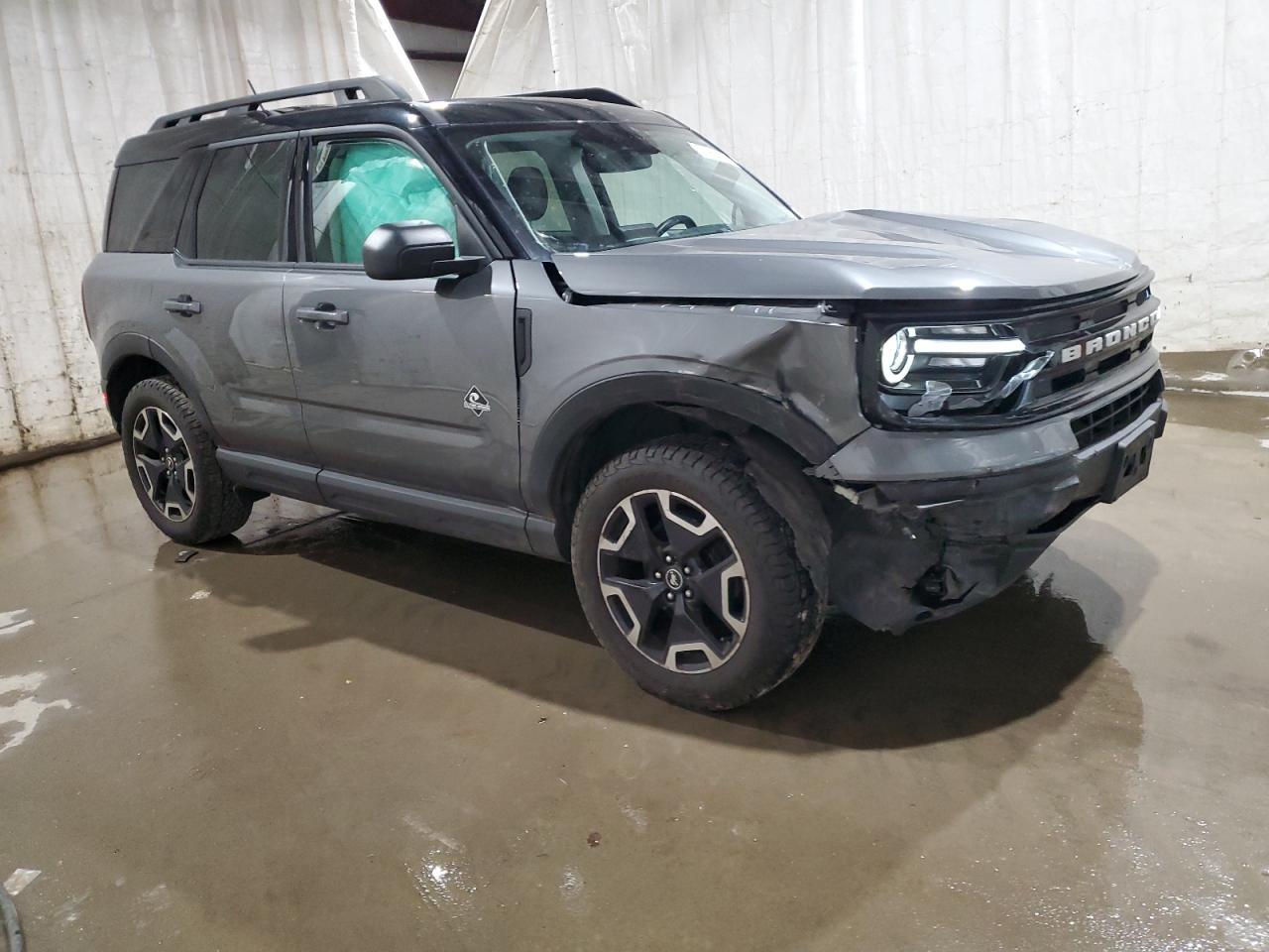 2022 Ford Bronco - Image 4